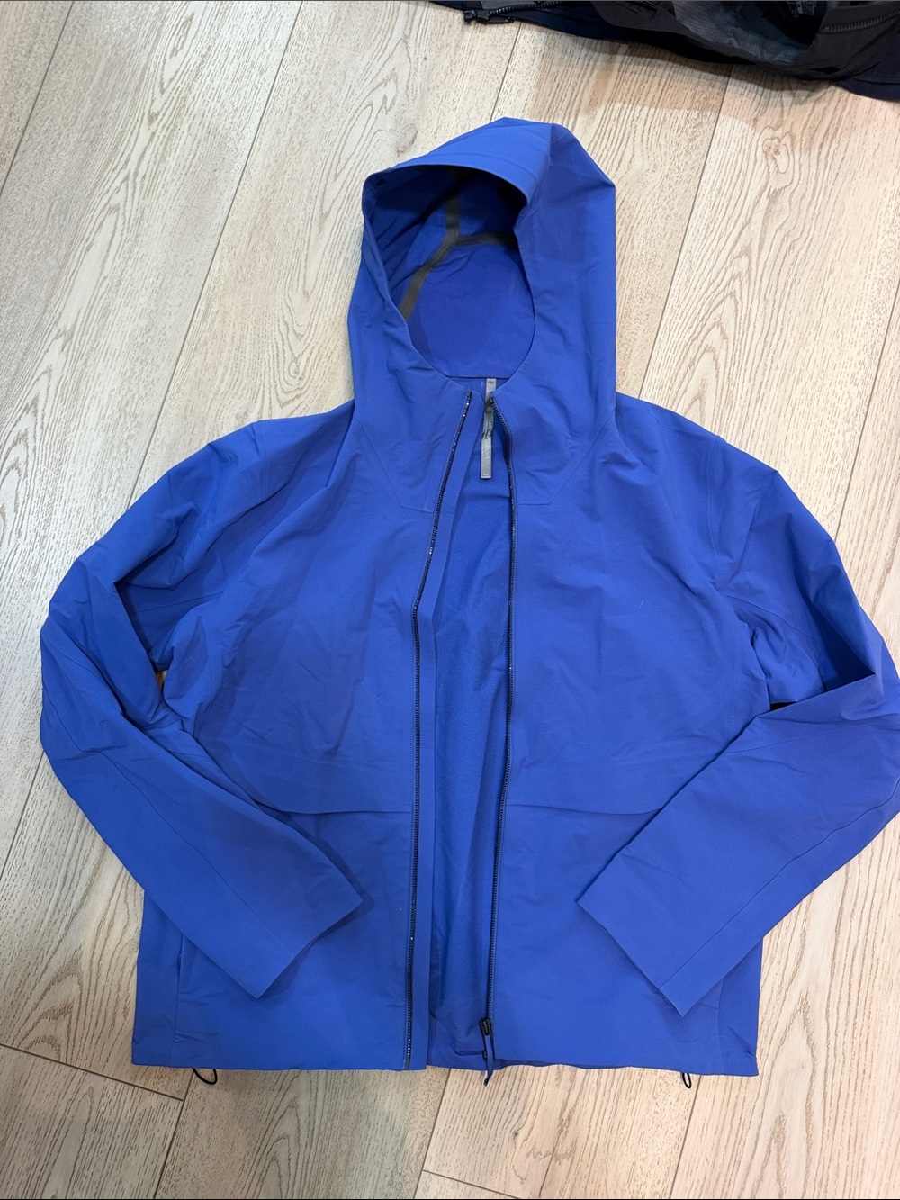 Arcteryx Veilance Men's Quartic Blue Hooded Jacket - Lightweight Outdoor Shell
